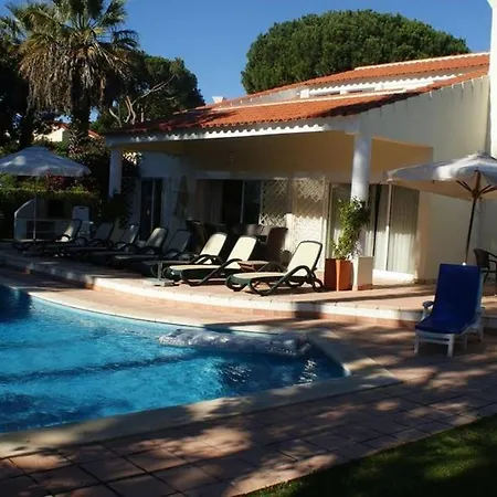 Quadradinhos 30q - Luxurious 4-bedroom With Private Heated Pool Villa *